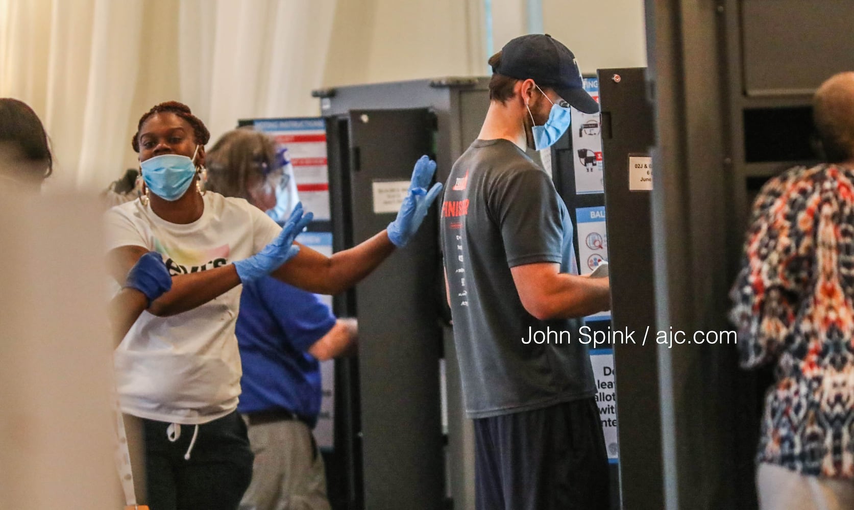 New voting machines cause lines and problems on Georgia election day