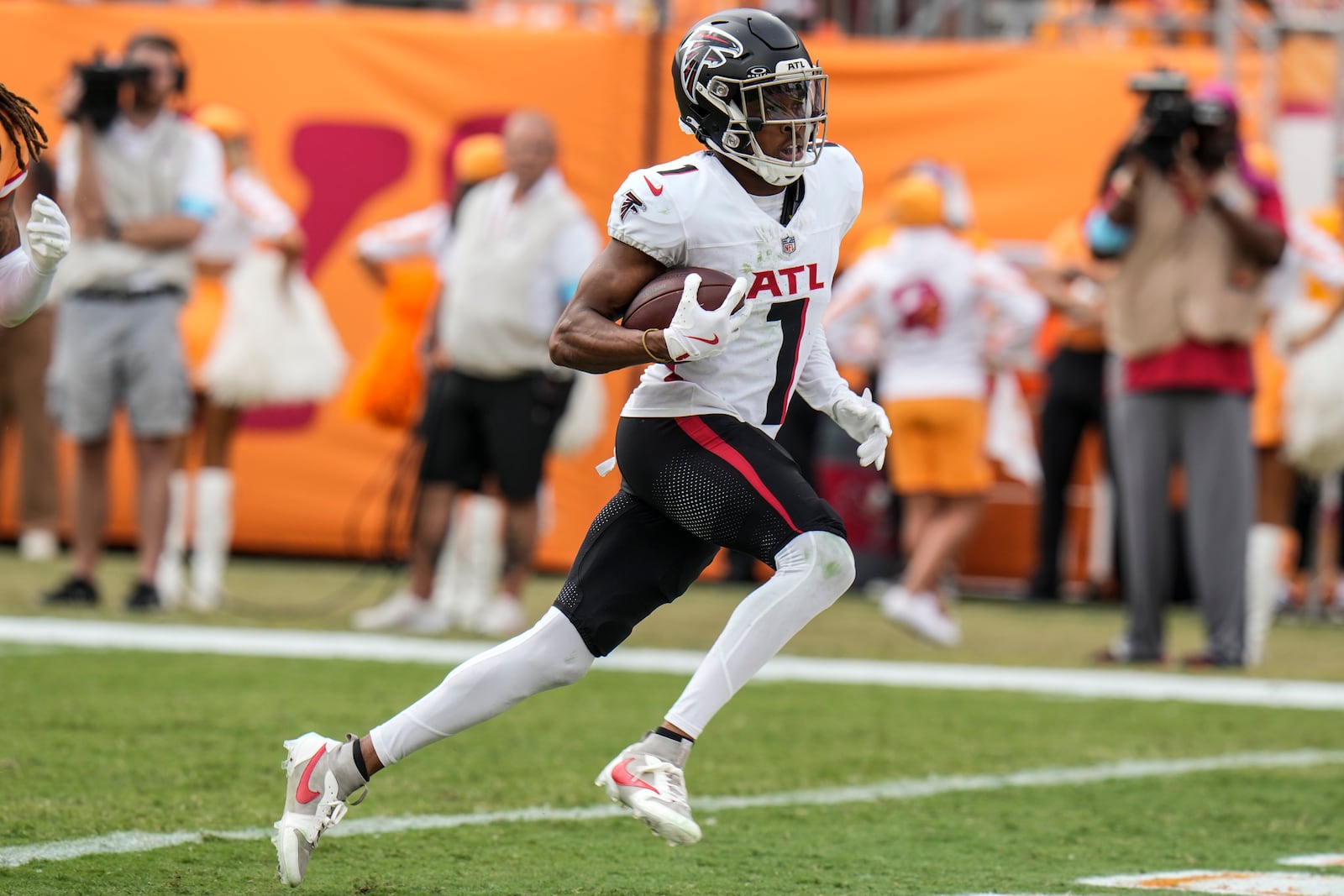 Atlanta Falcons wide receiver Darnell Mooney (1) runs into the end zone for a touchdown against the Tampa Bay Buccaneers during the first half of an NFL football game, Sunday, Oct. 27, 2024, in Tampa. (AP Photo/Chris O'Meara)