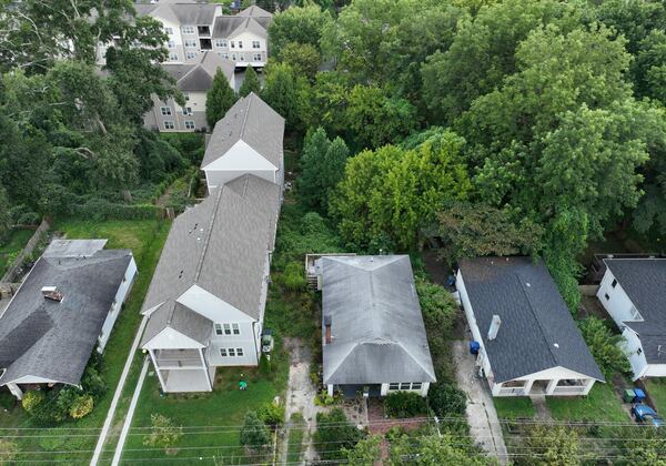 September 8, 2022 Atlanta - An aerial view of older homes (left) and new residential housing in the Reynoldstown neighborhood are shown from above on Thursday, September 8, 2022. Greg Levine, Trees Atlanta’s co-executive director, says zoning rules in some neighborhoods often allow developers to build to the edge of the property line, leaving no room for trees to be replanted. (Hyosub Shin / Hyosub.Shin@ajc.com)