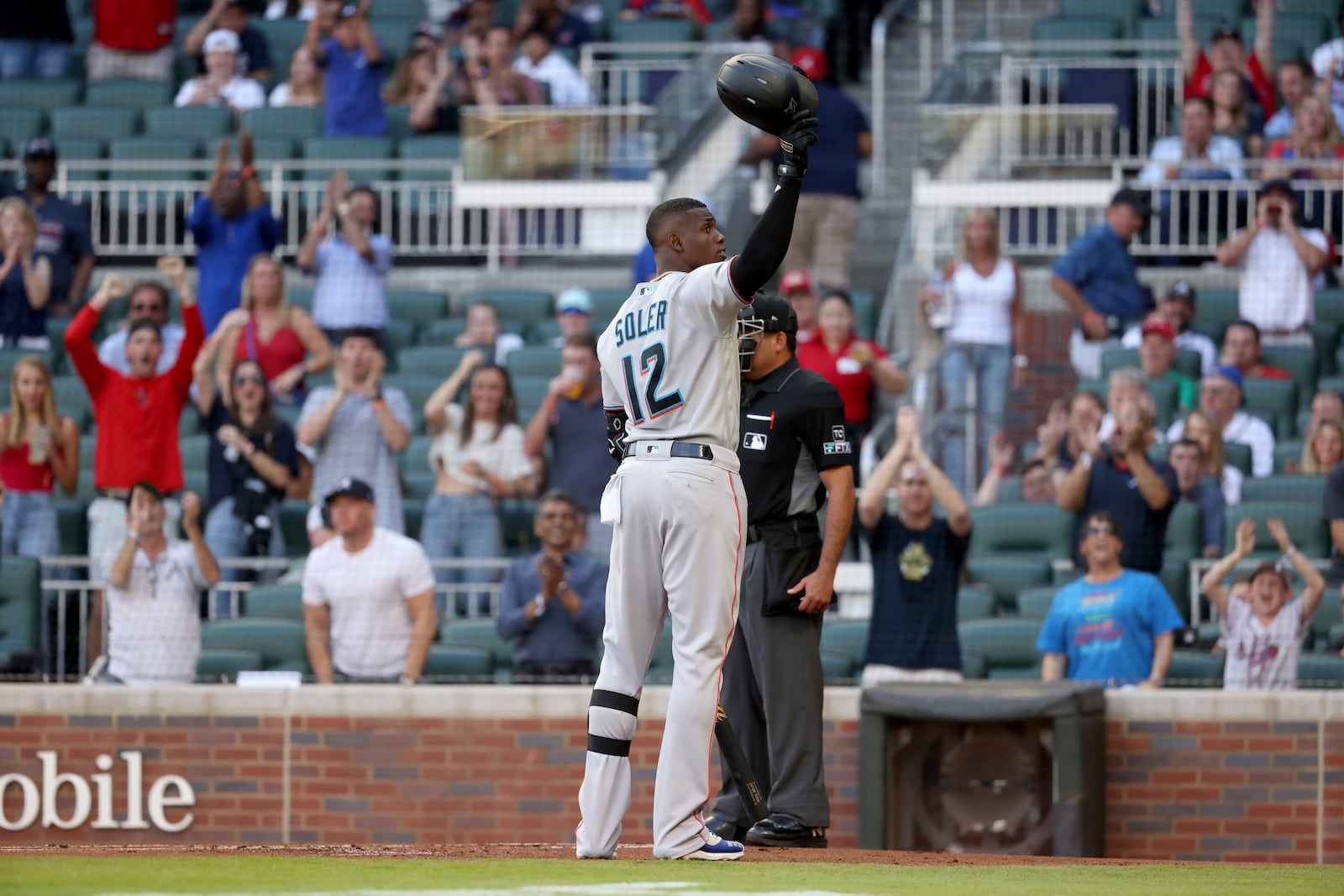 Miami Marlins right fielder Jorge Soler is greeted by Atlanta Braves fans before his first at bat in the first inning. (Jason Getz / Jason.Getz@ajc.com)