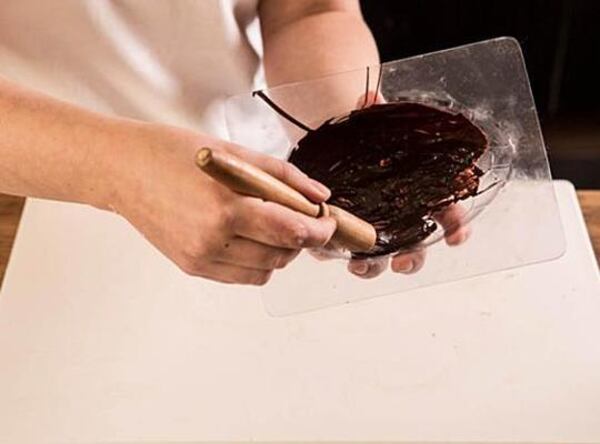 Tempering is an important step when you make your own Easter eggs from chocolate.