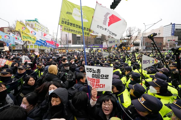 Protesters struggle with police officers as they march to the presidential office after a rally demanding South Korean President Yoon Suk Yeol's impeachment in Seoul, South Korea, Thursday, Dec. 12, 2024. (AP Photo/Ahn Young-joon)