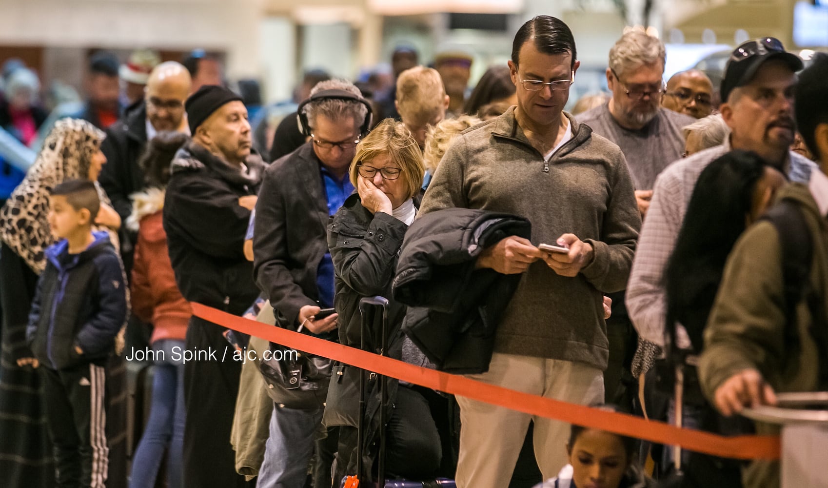 Atlanta airport travelers stuck in long TSA wait lines