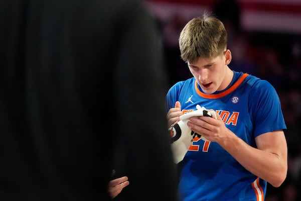 Florida forward Alex Condon (21) is injured during an NCAA college basketball game against Georgia, Tuesday, Feb. 25, 2025, in Athens, Ga. (AP Photo/Brynn Anderson)