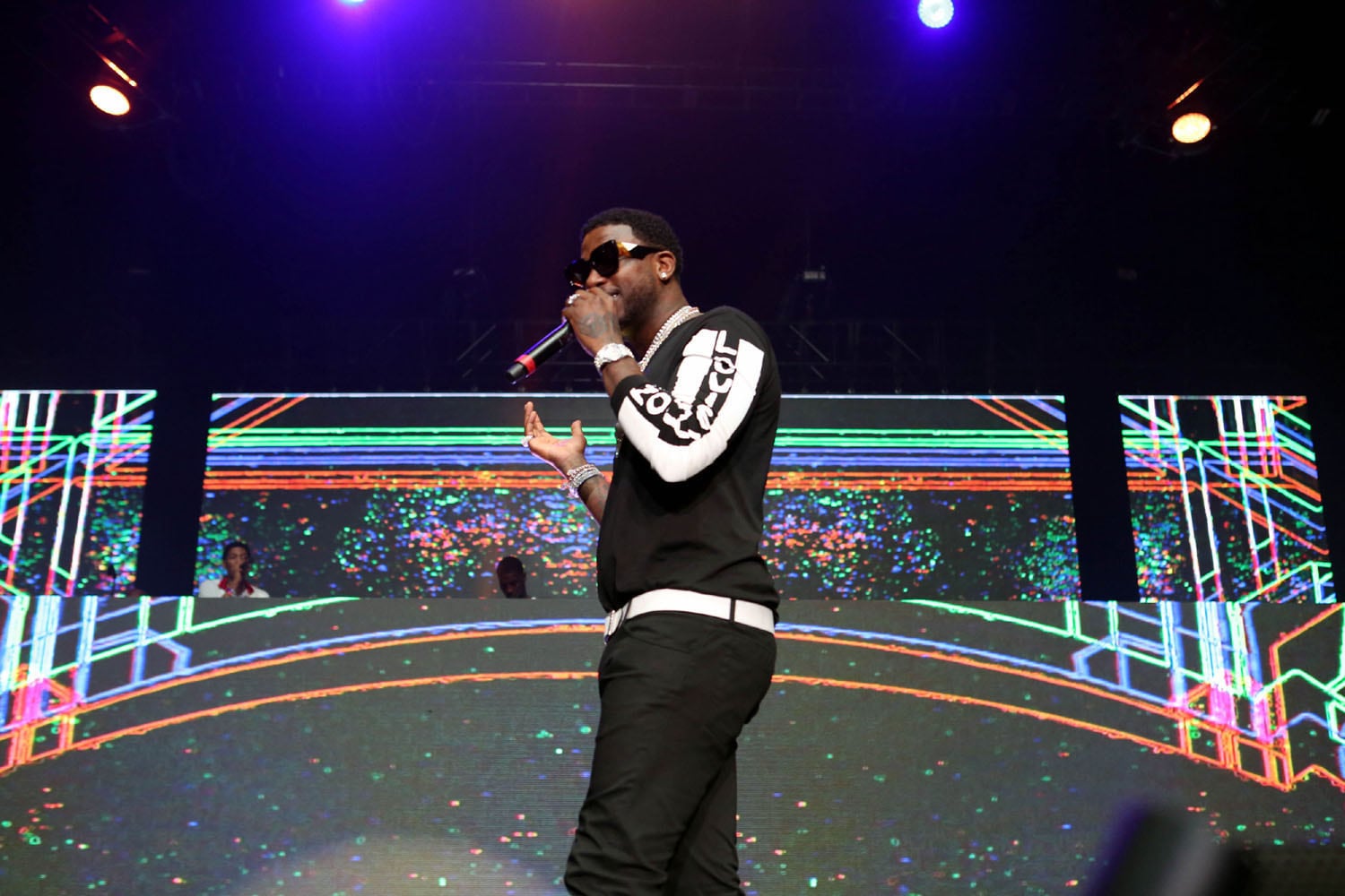 Photos: V-103 Live Pop-Up Concert