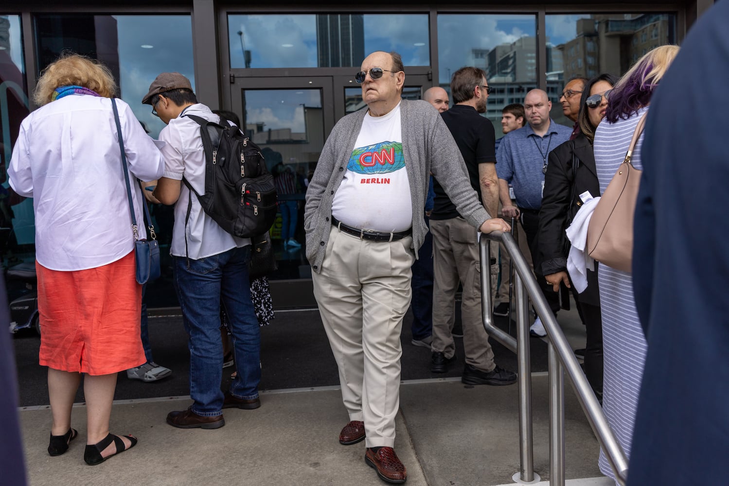 Hundreds of CNN alum bid farewell to CNN Center