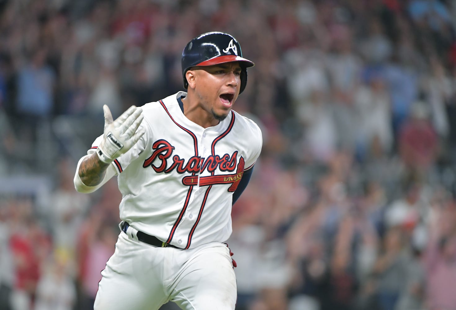 Photos: Braves rally to beat the Phillies again