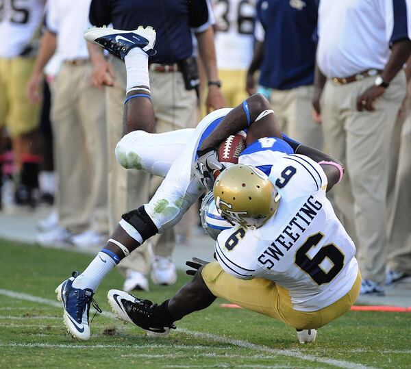 10101- Atlanta - Georgia Tech's Rod Sweeting (6) tackles Middle Tennessee State's Malcolm Beyah (4) at Bobby Dodd Stadium on Saturday, Oct 16, 2010. Tech won 42-14. Johnny Crawford jcrawford@ajc.com Cornerback Rod Sweeting was an undrafted free agent out of Tech, he was signed by the New Orleans Saints. (Johnny Crawford / AJC File)