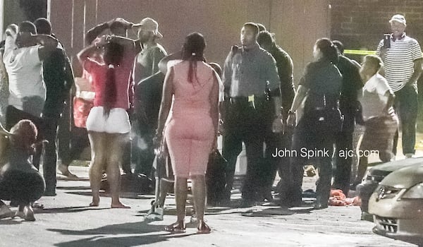 South Fulton police officers speak with a crowd gathered in the parking lot of the Hickory Park apartment complex on Delano Road on Wednesday morning.