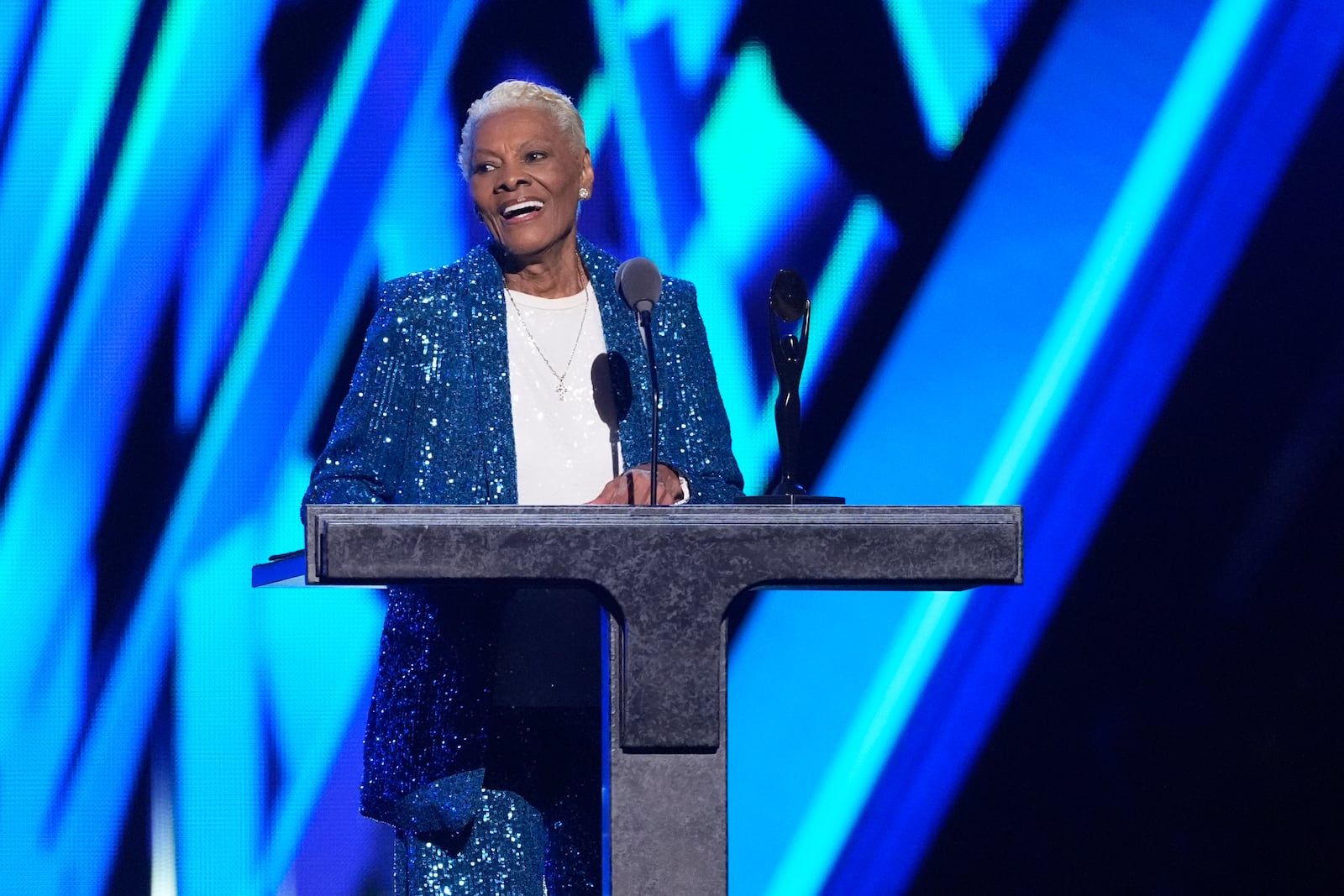 Dionne Warwick speaks during the 39th Annual Rock & Roll Hall of Fame Induction Ceremony on Saturday, Oct. 19, 2024, at Rocket Mortgage FieldHouse in Cleveland. (AP Photo/Chris Pizzello)