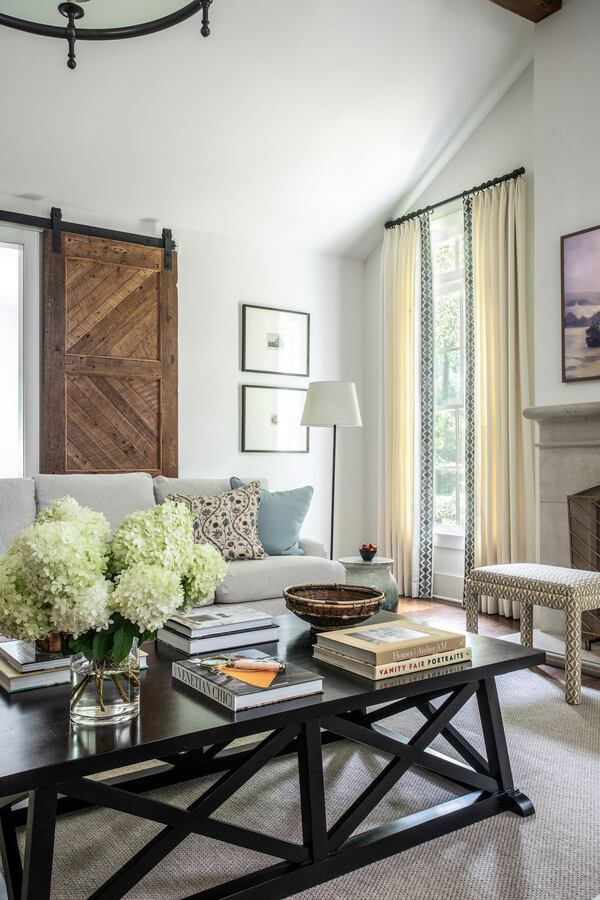 Fresh flowers and a variety of throw pillows with varying textures and patterns help create coziness in your home.
(Courtesy of Bailey Ward Interiors / Heidi Harris Photography)