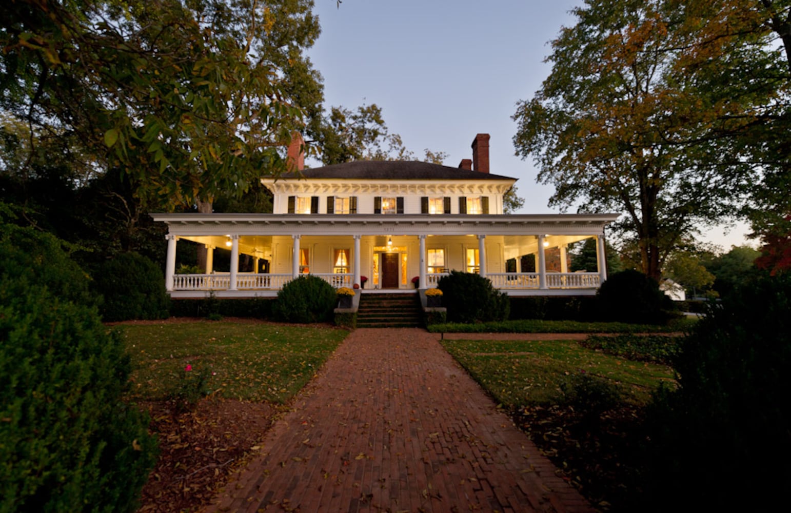 Monticello estate was built in 1840, moved in 1864