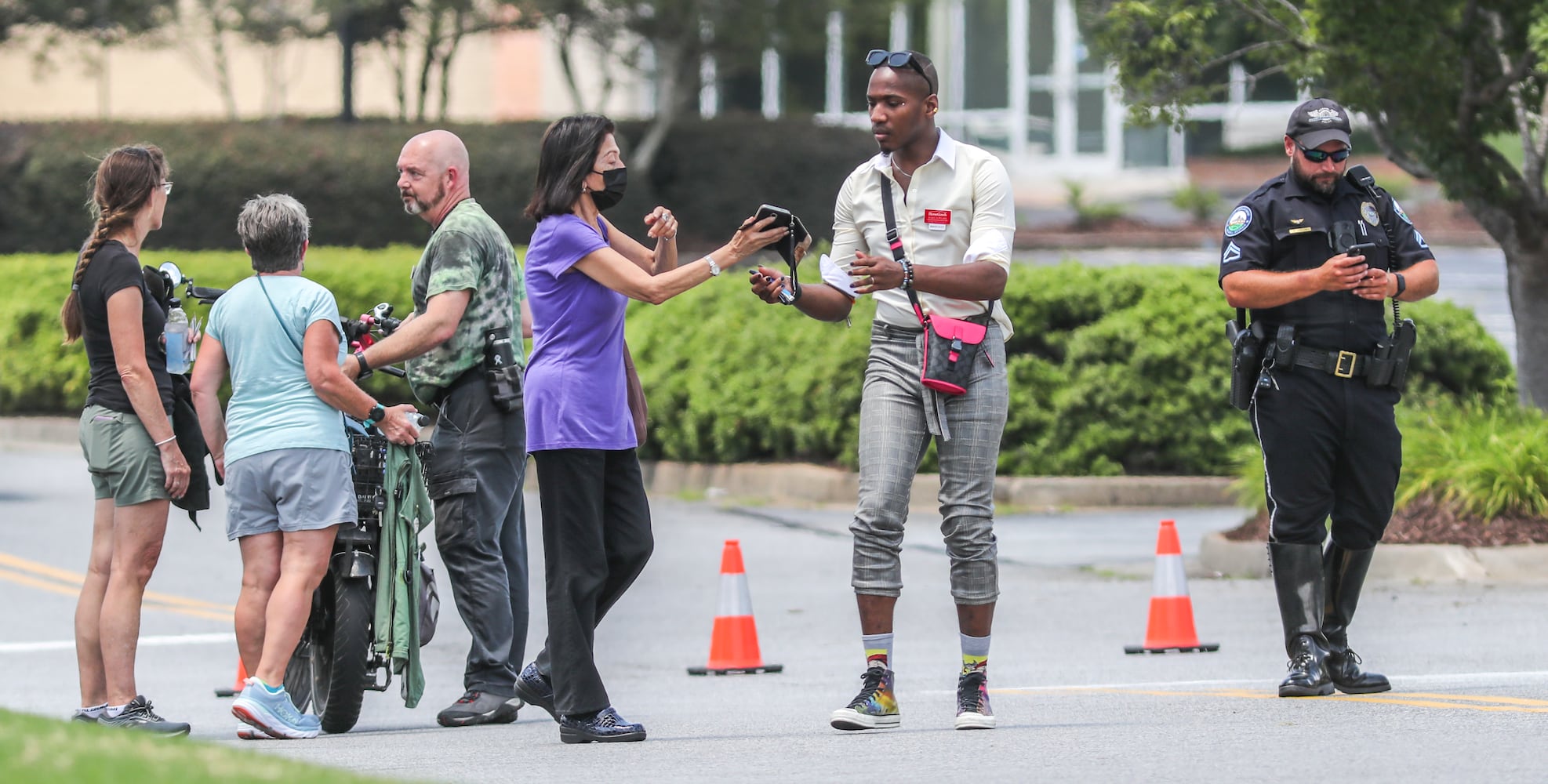 June 14, 2022 Alpharetta: An armed man who was barricaded inside a HomeGoods store in Alpharetta was taken into custody Tuesday June 14, 2022 after a standoff with SWAT. The man allegedly brandished a gun and made threats, prompting evacuations at the store and nearby businesses on North Point Parkway just south of North Point Mall, according to Alpharetta police. He was led out of the building in handcuffs and a medical mask shortly before 1:30 p.m. His name and charges were not released. No shots were fired and no one was reported injured, but REI and Michaels were evacuated as police, fire and SWAT teams made camp in the shopping center’s parking lot. “We do have the active scene contained,” Alpharetta police Lt. Andrew Splawn told reporters from the scene. “If the public does have a reason to come to Alpharetta, the mall area, they are free to do so, but we do ask them to stay away from HomeGoods and the caution tape area that is defined as the perimeter.”
Store employees told Channel 2 Action News that chaos ensued when a voice came over the store loudspeaker telling everyone to “run” and “get out.” According to Channel 2, the gunman is a disgruntled former employee. “The manager came out of the office and she just told us, all of us, to run,” an unnamed employee told the news station. “The store was open, there was customers in the store, and we ran.” Police arrived on scene within two minutes of the first 911 call, Splawn said. He could not confirm if the armed man was connected to the store. It was not a hostage situation, according to Splawn. “There were people taking cover to barricade themselves for safety, but as police officers were sweeping and searching the building, we were able to get everyone out safely,” he said. (John Spink / John.Spink@ajc.com)


