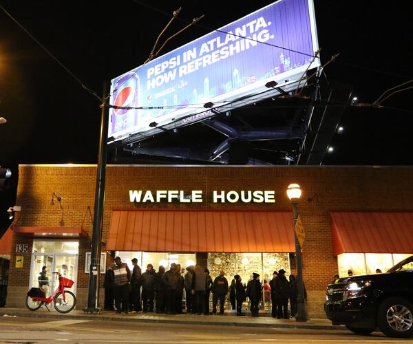 People crowd outside of the Waffle House across the street from Centennial Olympic Park on Thursday night. EMILY HANEY / EMILY.HANEY@AJC.COM