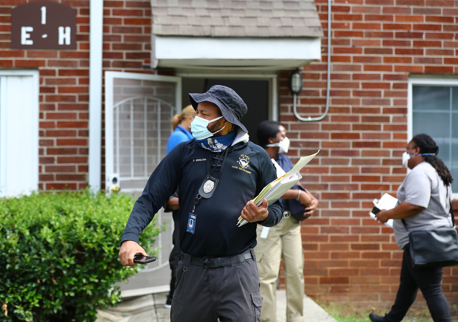 Atlanta Senior Code Enforcement Officer Tyonne English inspected units at Pavilion Place apartments in August 2022 as part of a multiagency detail. Prosecutors used evidence from the sweep to ask a judge for permission to demolish the complex if owners did not make repairs and security improvements but later dropped the case. (Curtis.Compton/Curtis Compton@ajc.com)