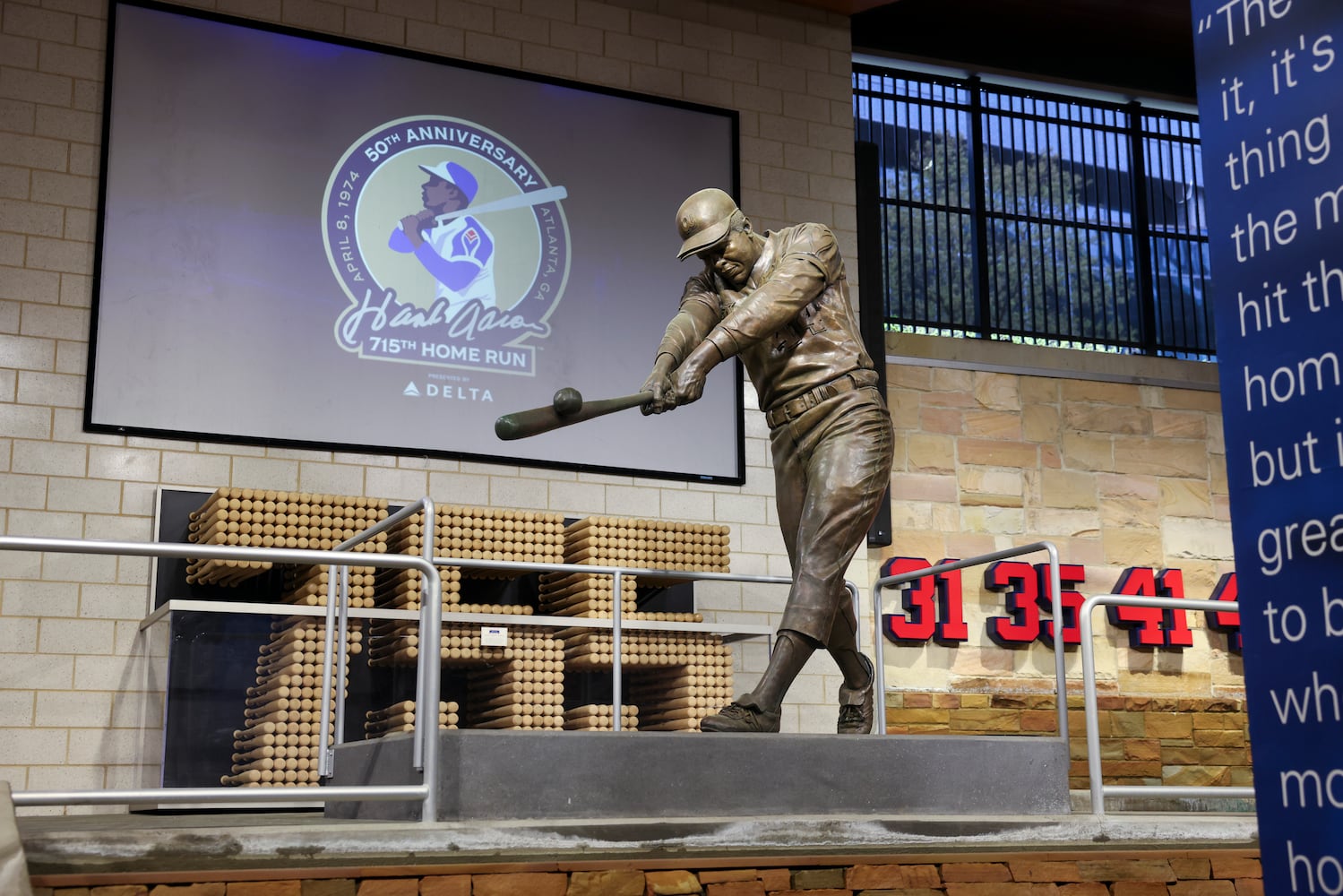 040824 hank aaron statue