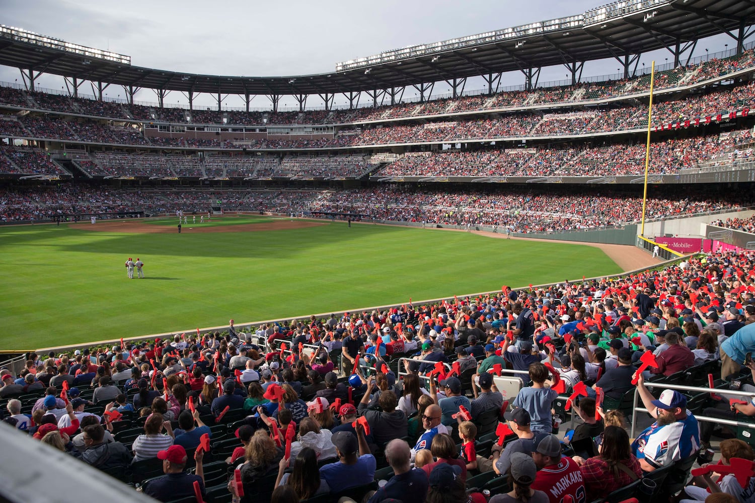 Photos: Markakis gives Braves a walkoff win over the Phillies