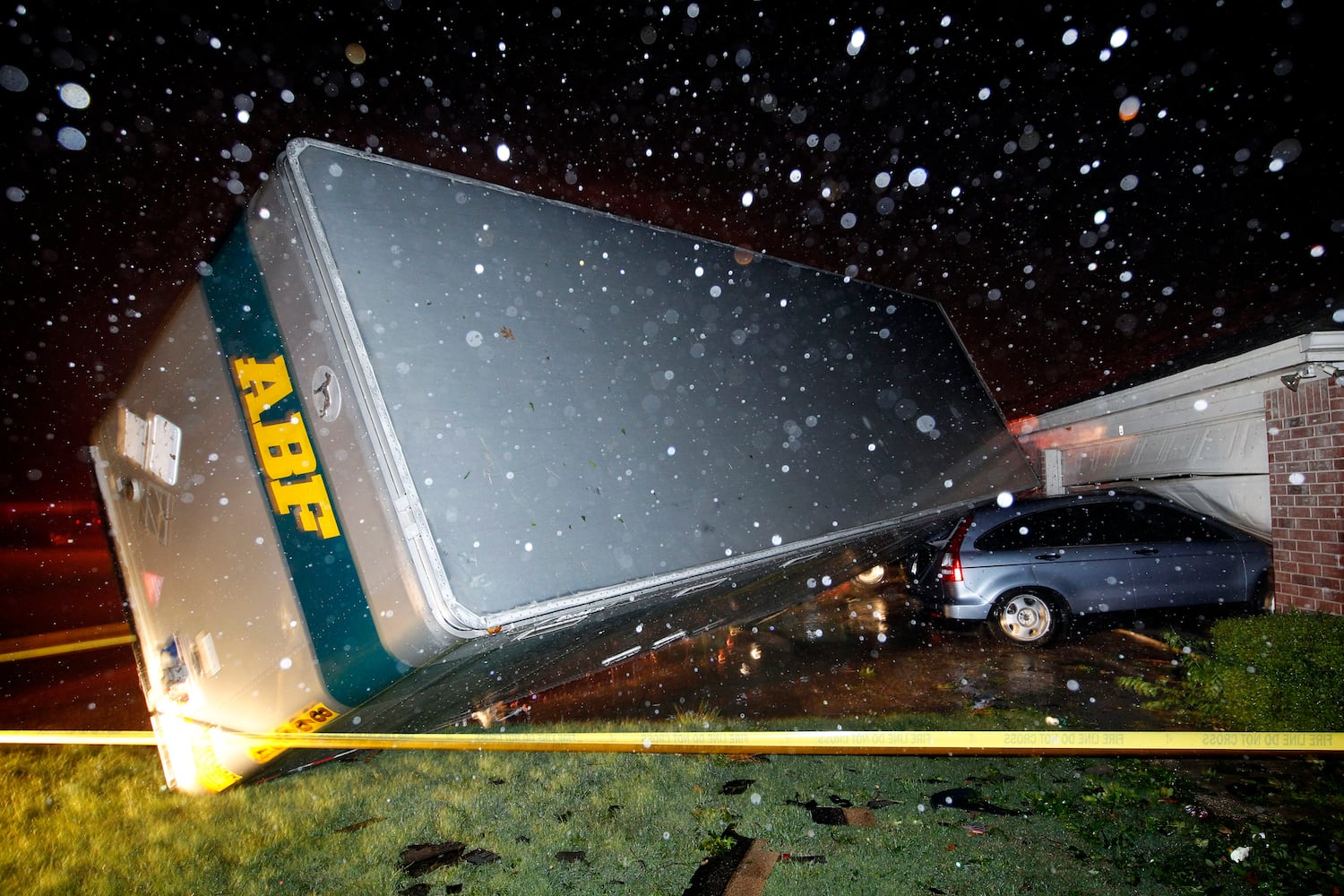 10 tornadoes damage several towns