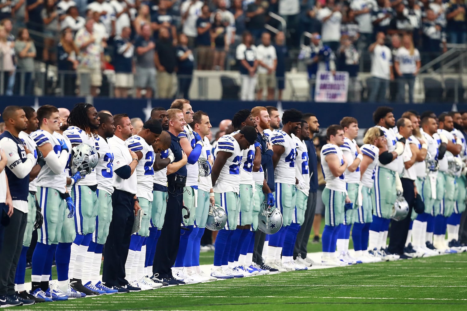 Photos: NFL national anthem protests continue