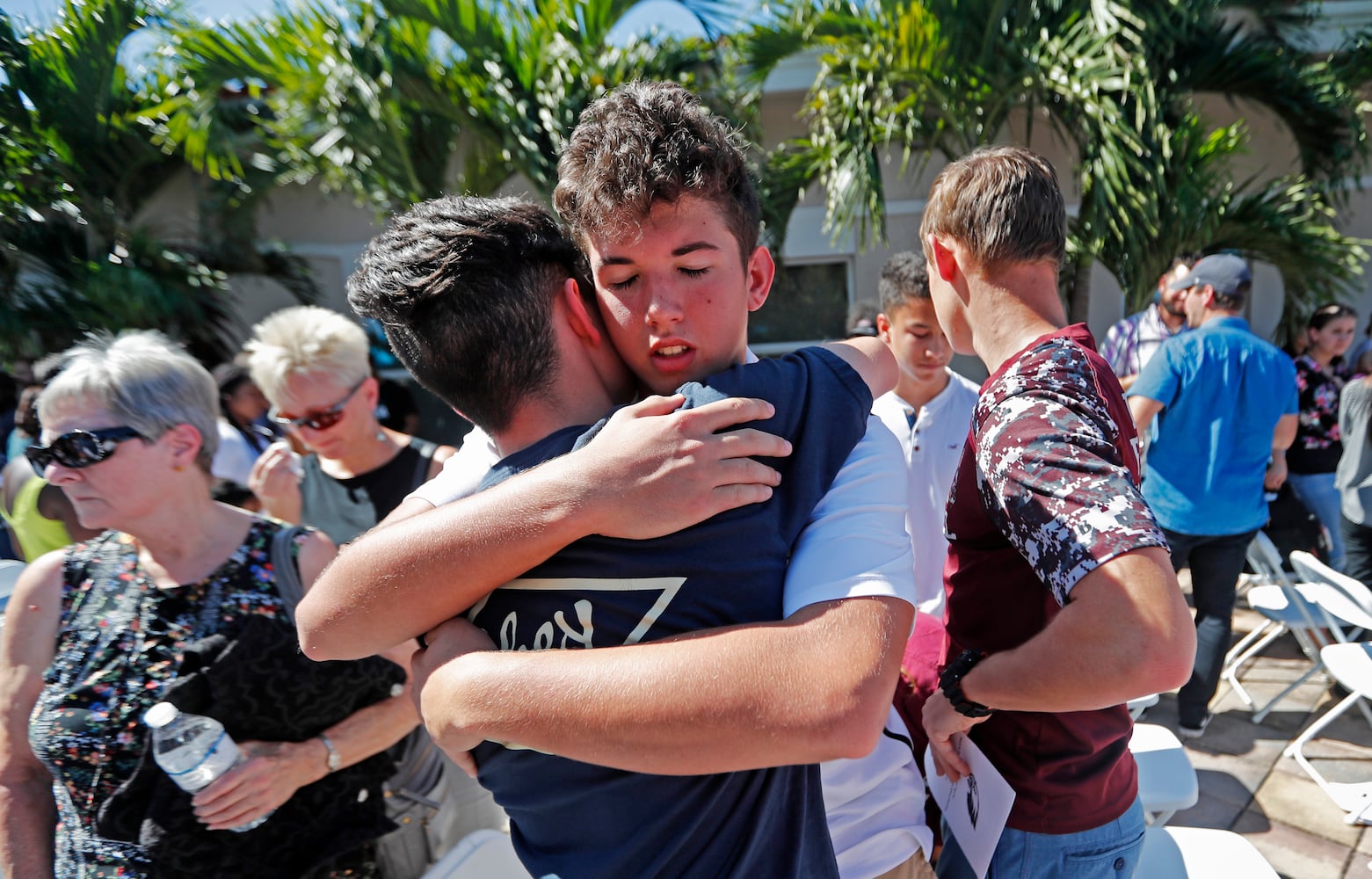 Photos: Nation mourns after Florida school shooting