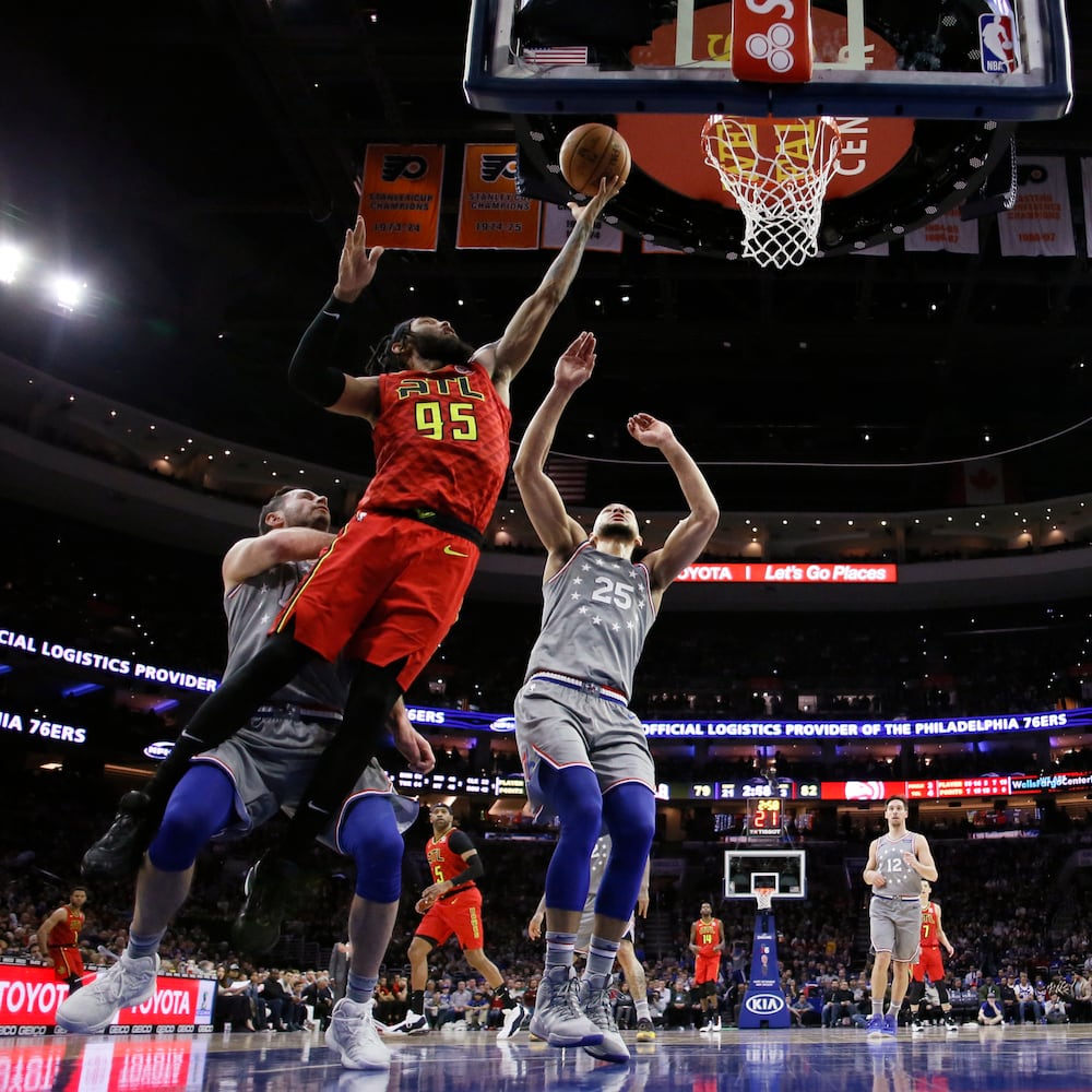 Photos: Hawks surprise the 76ers