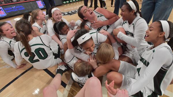  Wesleyan players celebrate their 2017 state championship. (Hyosub Shin/AJC)