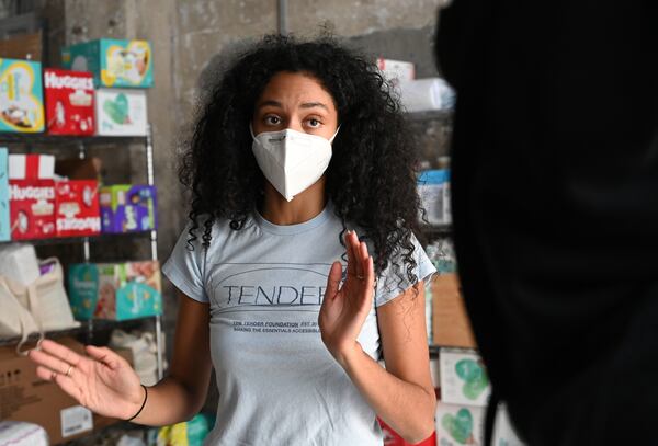 Jaycina Almond, founder of the Tender Foundation, gives an instruction to a volunteer at The Reverie, a co-working studio for women, in Atlanta on Saturday, Dec. 12, 2020. (Hyosub Shin / Hyosub.Shin@ajc.com)