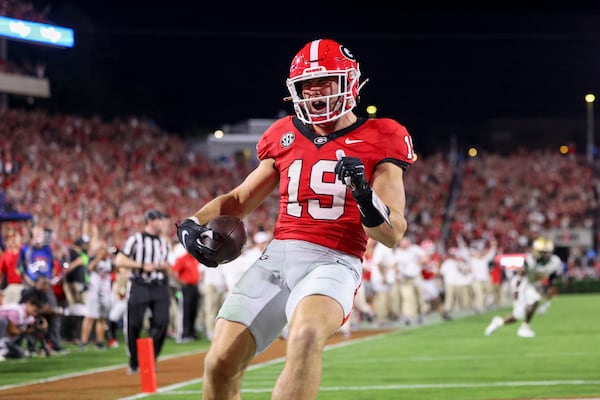 Georgia tight end Brock Bowers (19) reacts after scoring a 41-yard touchdown reception during the second quarter against UAB at Sanford Stadium, Saturday, September 23, 2023, in Athens, Ga. (Jason Getz / Jason.Getz@ajc.com)