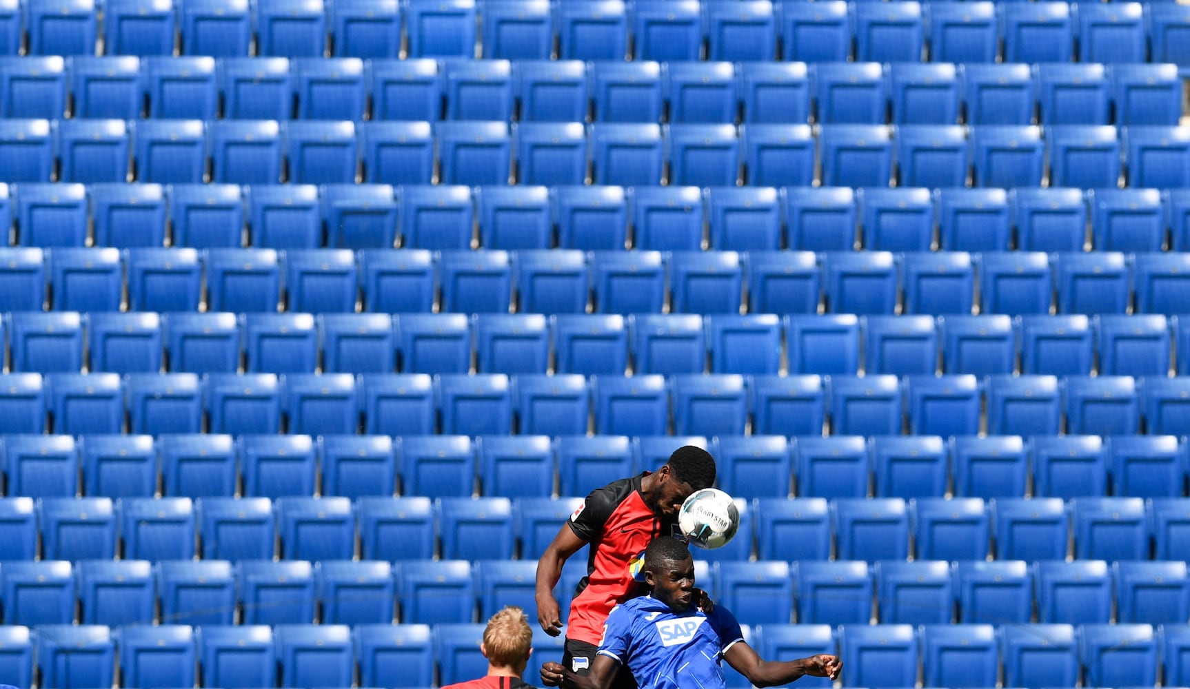 Photos: Soccer returns without fans in Germany