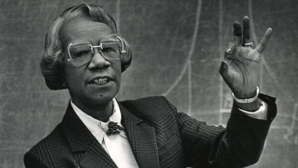 Former U.S. Rep. Shirley Chisholm teaching a class at Spelman College on the power and politics of the U.S. Congress. (CALVIN CRUCE/AJC staff)