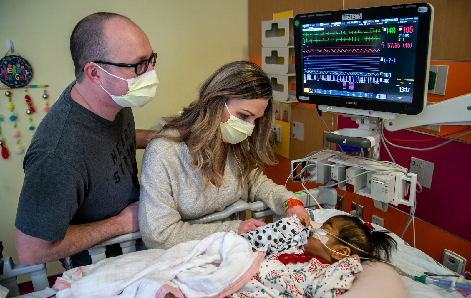 Tamara and Justin Harris took turns sleeping in the ICU with their daughter Rynli while she waited at Children's Healthcare of Atlanta for a new heart. STEVE SCHAEFER FOR THE AJC