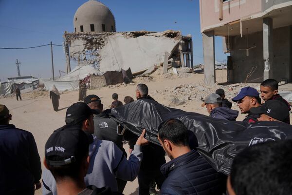 Palestinians carry the body of Ismail Barhoum, a member of Hamas' political bureau who was killed is an Israeli army strike of Nasser Hospital in Khan Younis, Gaza Strip, Monday, March 24, 2025. (AP Photo/Abdel Kareem Hana)