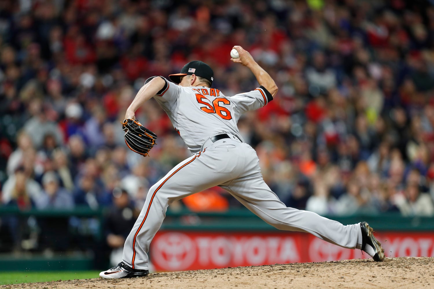 Photos: The unusual pitching motion of Braves’ Darren O’Day