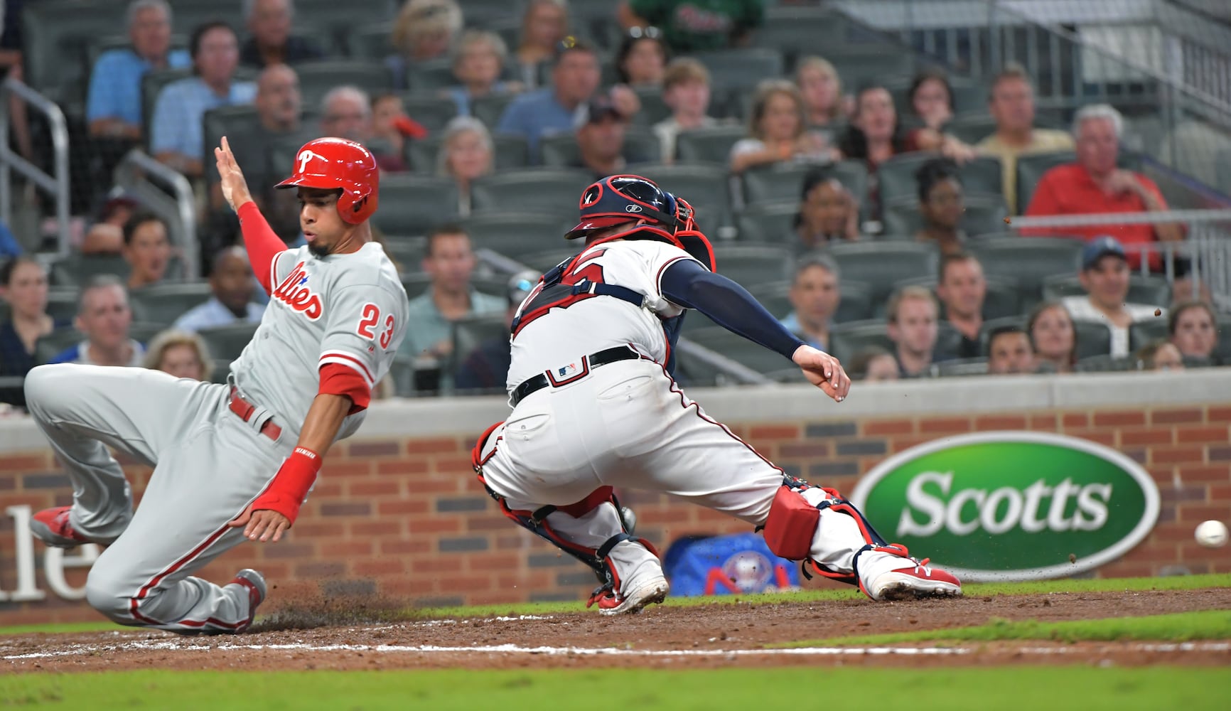 Photos: Braves rally, close in on NL East title