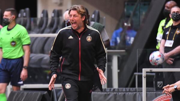 Atlanta United head coach Gabriel Heinze shouts instructions during the second half Saturday, May 29, 2021, at Mercedes-Benz Stadium in Atlanta. The game ended a 2-2 draw. (Hyosub Shin / Hyosub.Shin@ajc.com)