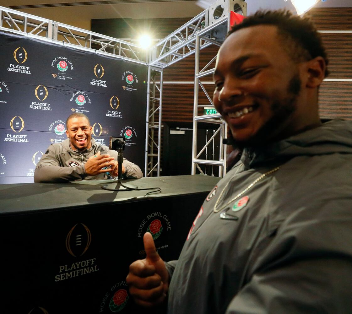 Photos: The scene at the Rose Bowl as Georgia, Oklahoma game nears