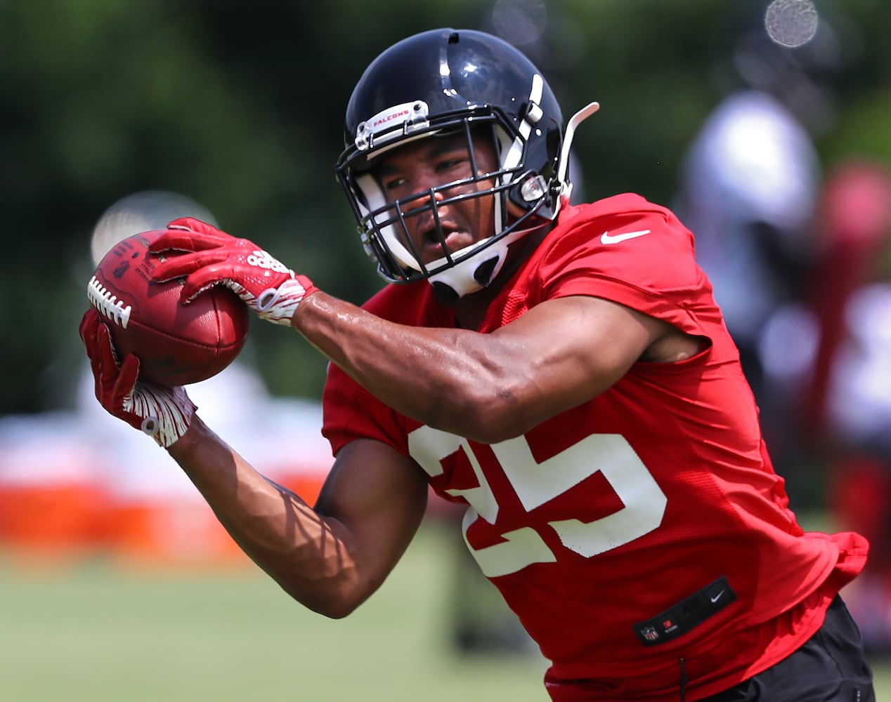 Photos: Devonta Freeman back on field for Falcons’ OTA workouts