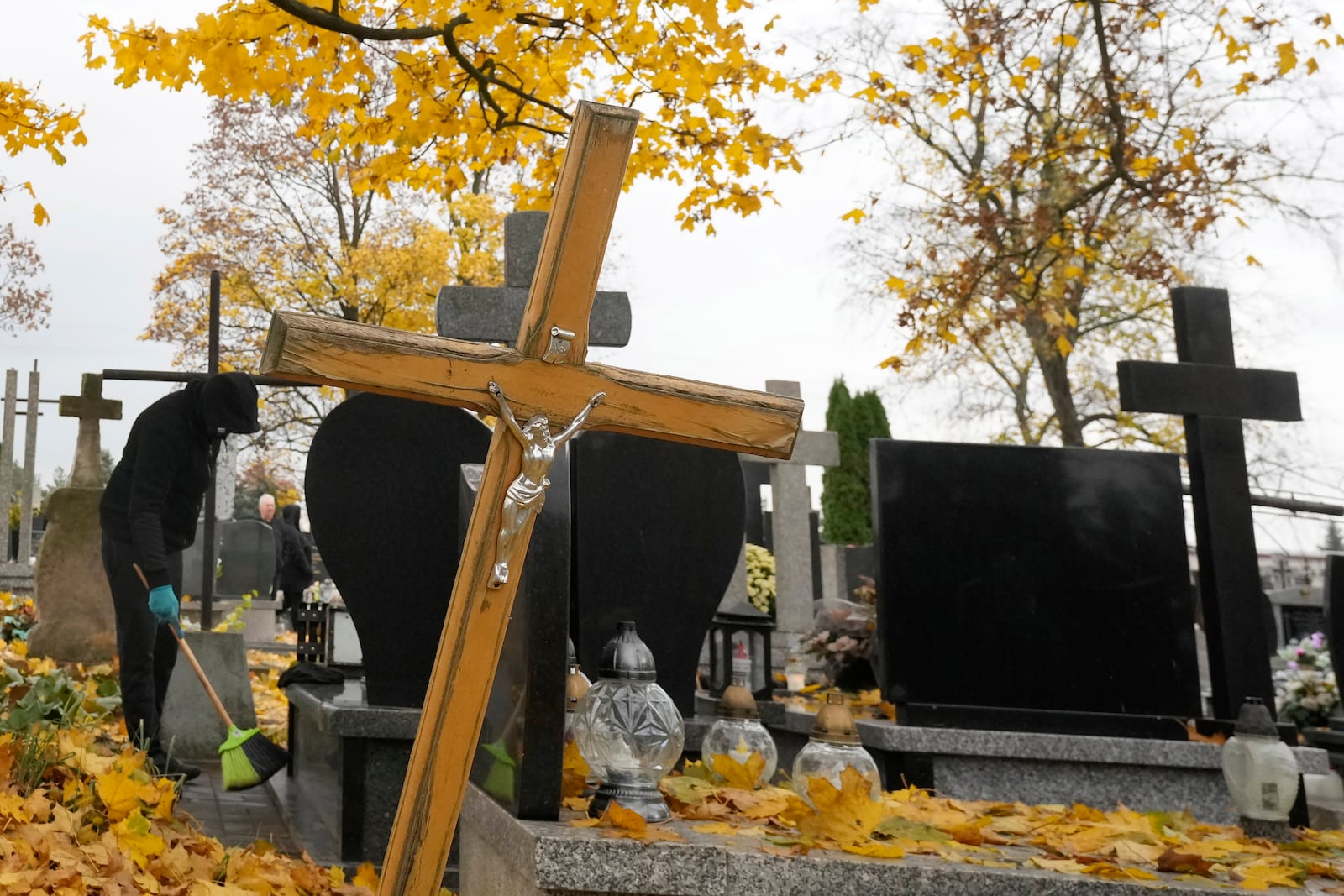 People prepare for All Saints' Day at the cemetery in Zakroczym, near Warsaw, Poland, Wednesday, Oct. 30, 2024. (AP Photo/Czarek Sokolowski)