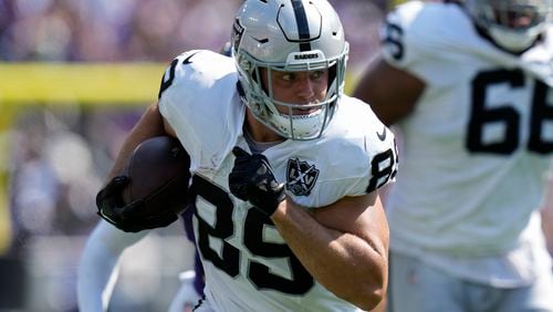 Las Vegas Raiders tight end Brock Bowers (89) runs against the Baltimore Ravens during the first half of an NFL football game, Sunday, Sept. 15, 2024, in Baltimore. (AP Photo/Stephanie Scarbrough)