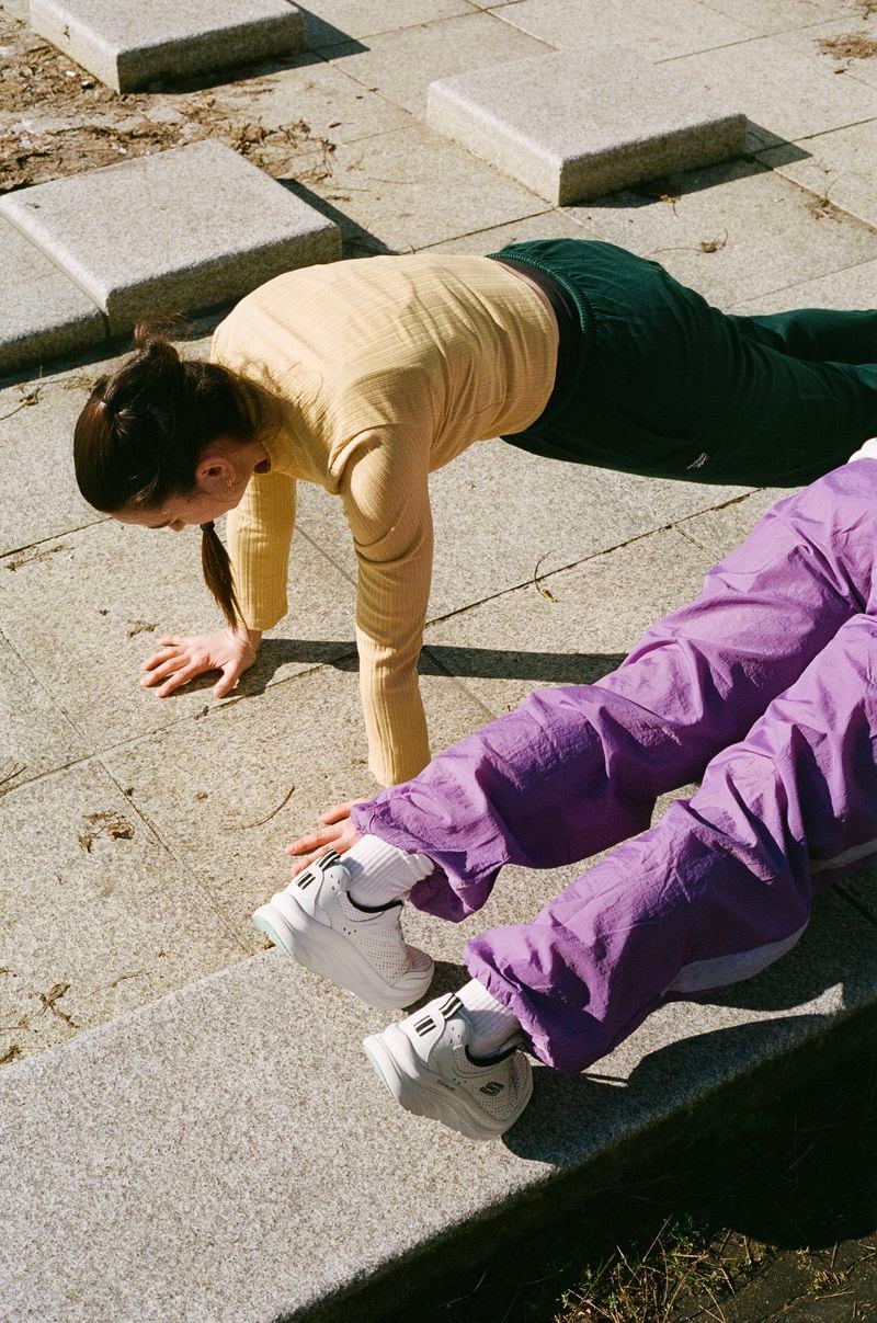 
                        A plank done in a push-up position, on hands and toes, but that can also be done in a standing position, in Amsterdam, March 3, 2024. Trainers share tips on how to make some of the most dreaded moves work for you. (Melissa Schriek/The New York Times)
                      