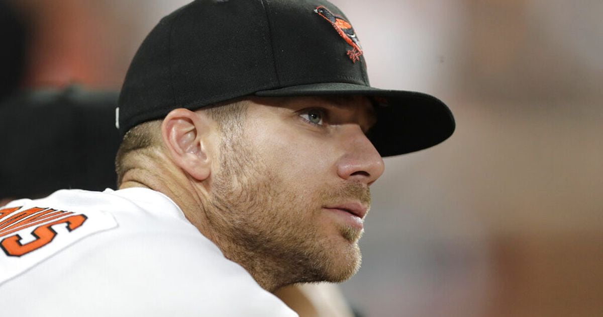 MLB: Chris Davis hosts young Red Sox fan who gave him inspiring letter