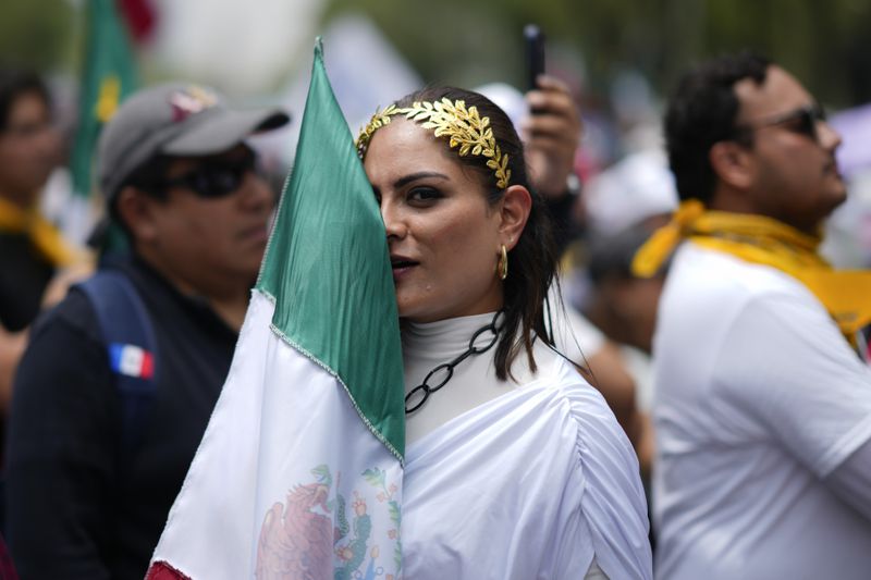 A judicial worker protests the government's proposed judicial reform, which would make judges stand for election, outside the Senate in Mexico City, Tuesday, Sept. 10, 2024. (AP Photo/Eduardo Verdugo)