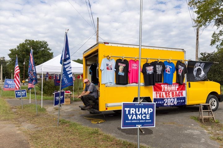 JD Vance campaigns in Lindale
