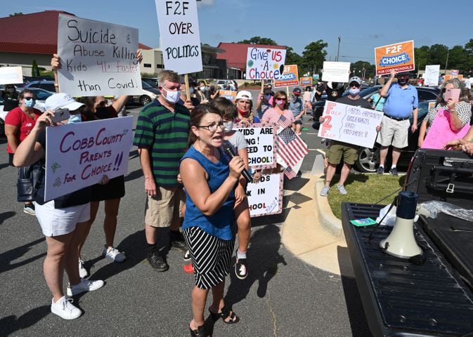 Cobb parents turn out to demand in-person classes for students