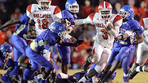 Washaun Ealey (3) pulls a big gain from a third quarter handoff.