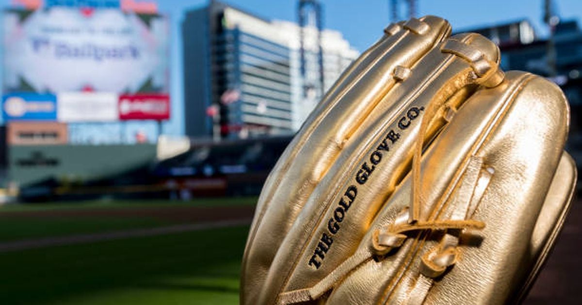 Kolten Wong shows off new colorful mitt after Gold Glove win