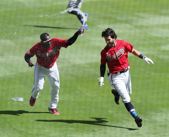 Braves blow big lead in ninth as Marlins avoid sweep