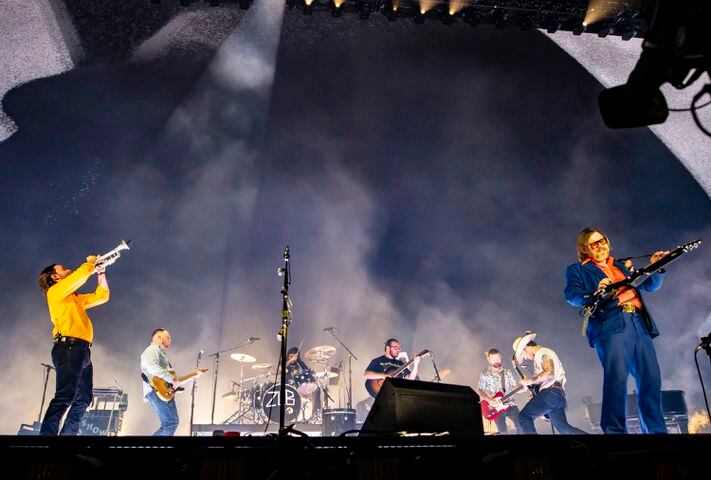 Atlanta, Ga: Zach Bryan played to a sold-out crowd of cowboy hat-clad fans who sang along with every word. Photo taken Saturday August 10, 2024 at Mercedes Benz Sadium. (RYAN FLEISHER FOR THE ATLANTA JOURNAL-CONSTITUTION)