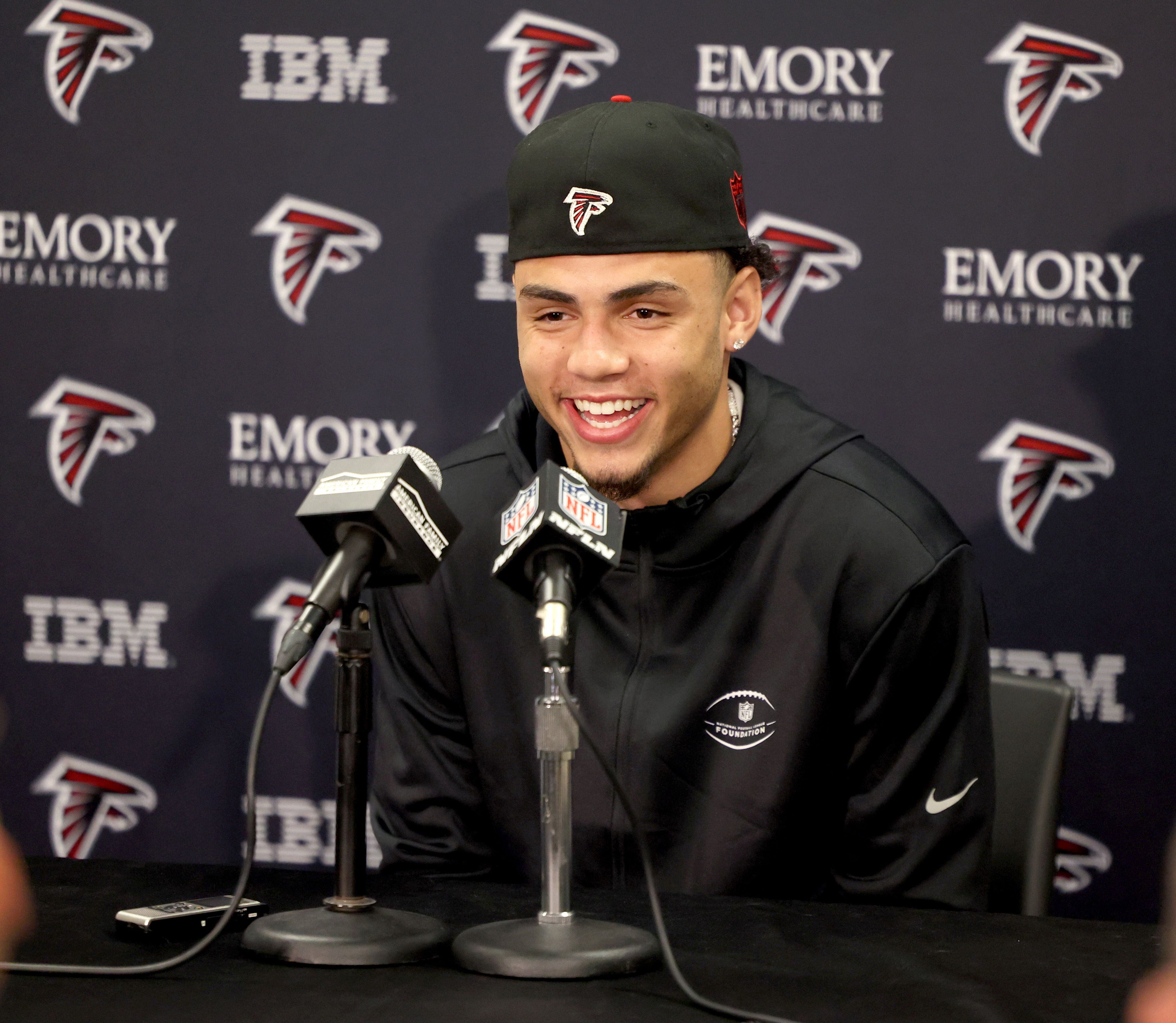 first look of Drake London in a Falcons jersey (made in Photopea