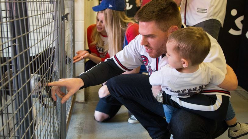 Braves players Freddie Freeman, Charlie Culberson assist local animal  shelter 